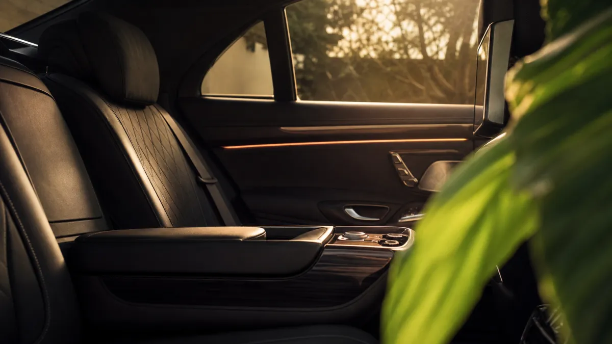 It's luxe time : l'excellence de l'automobile de prestige