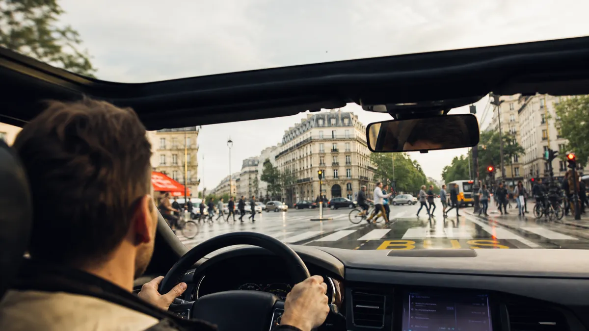 Guide de la conduite urbaine : rouler en ville sans stress